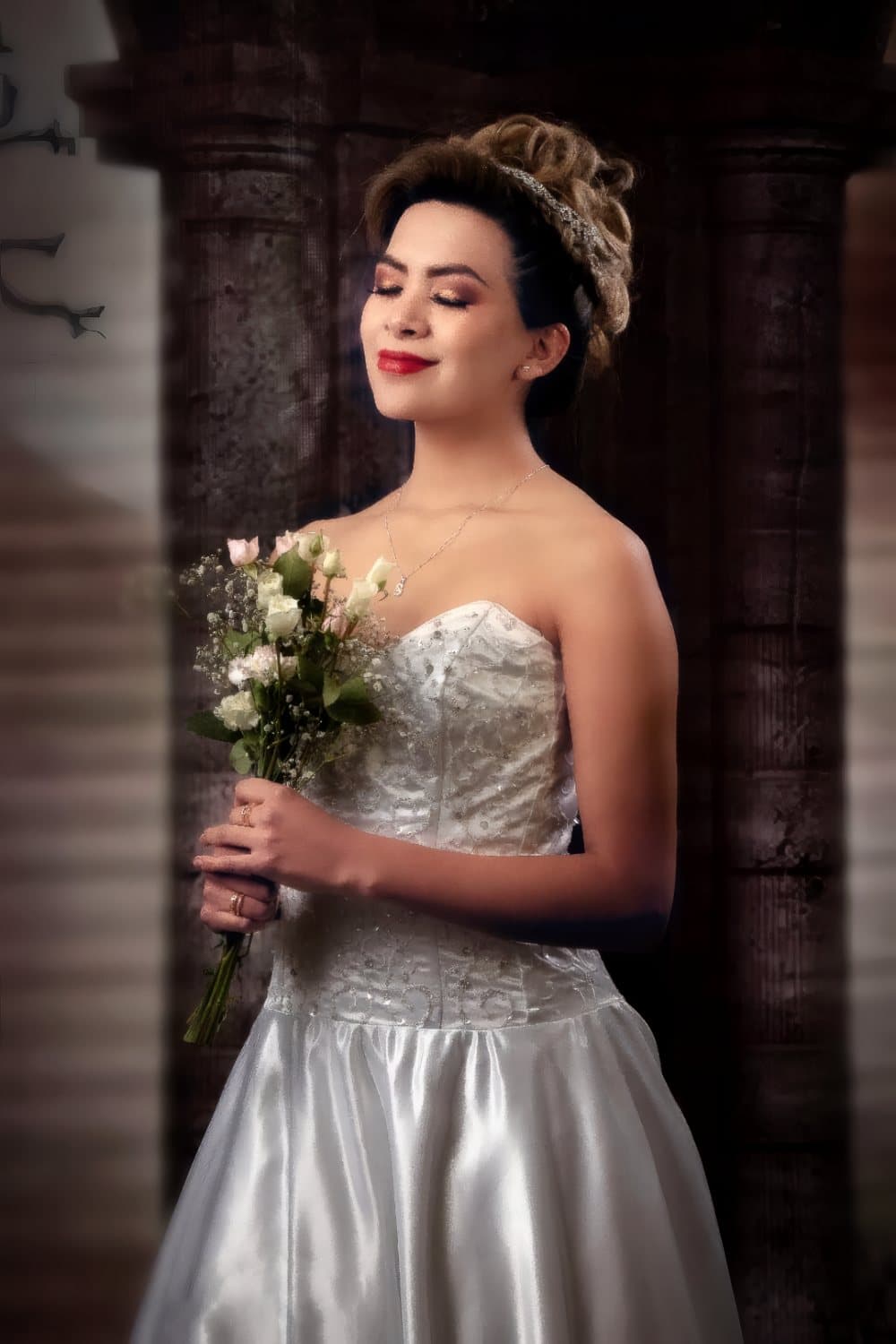 Novia con ramo y maquillaje completo, Cleo Spa